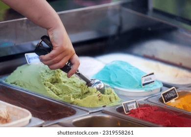 Empleadas de una heladería en Rosario evitaron un robo a las piñas: “Dejame ir, por favor”