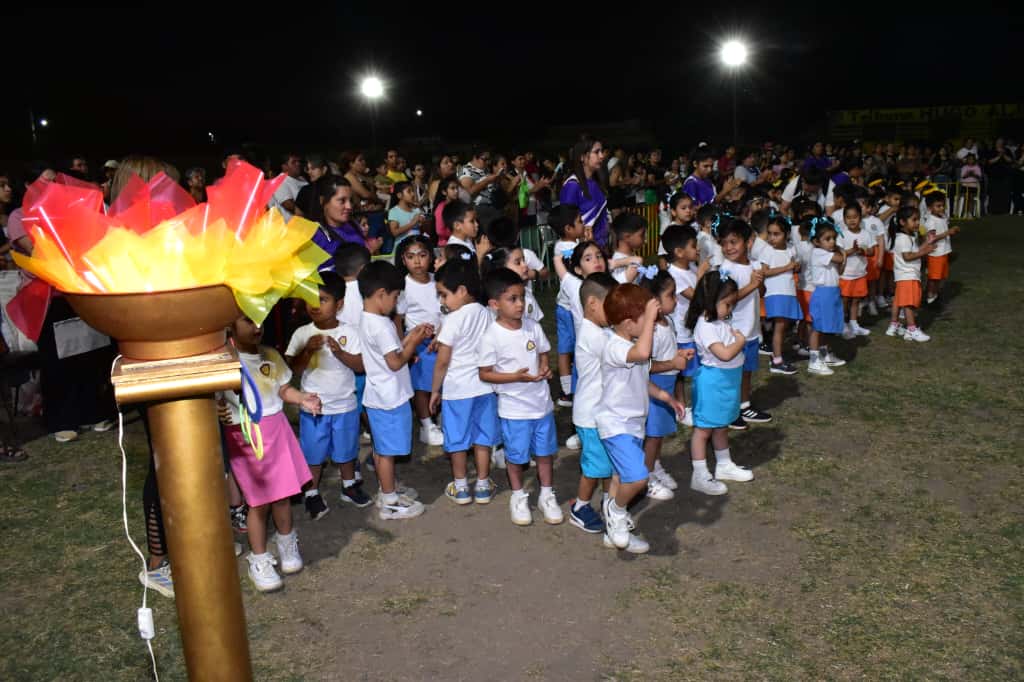 Niños de los Jardines Municipales brillaron en la muestra anual de educación física.