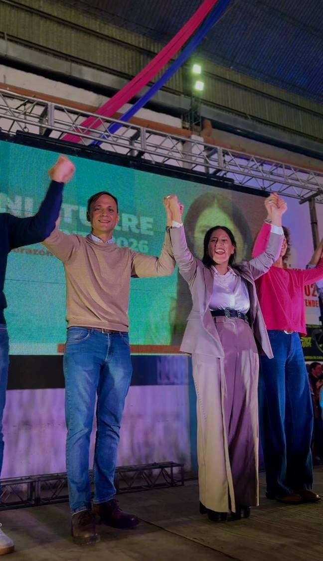 Acto de apertura de campaña del Frente Cívico en Fernández Acto de apertura de campaña del Frente Cívico en Fernández