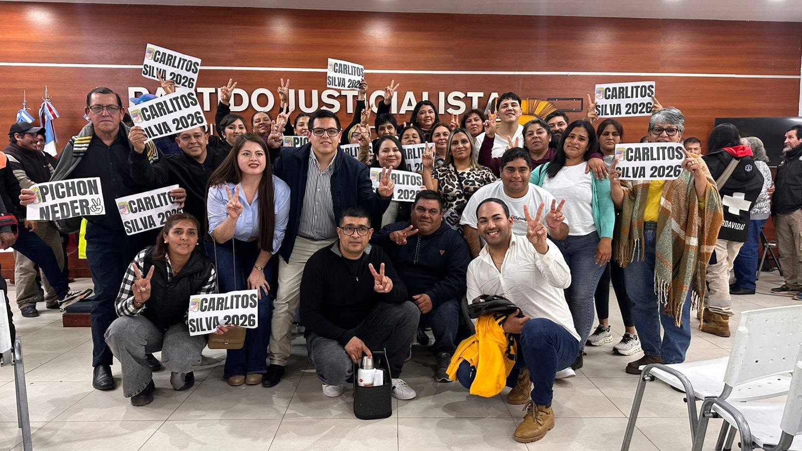 Carlitos Silva participó de una reunión política en la sede central del PJ santiagueño Carlitos Silva participó de una reunión política en la sede central del PJ santiagueño