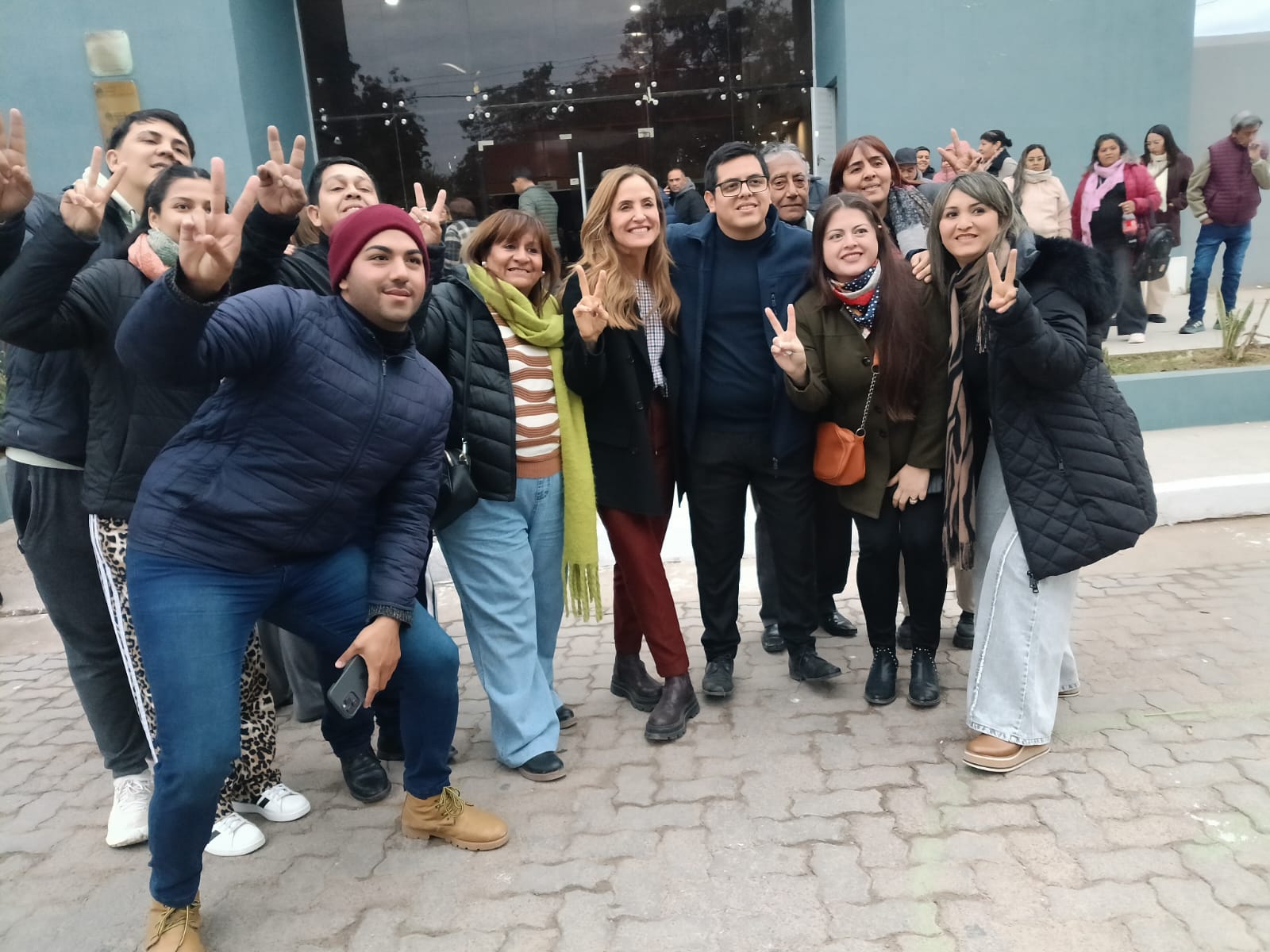 Fuerte respaldo político a Belén Abdala y a «Carlitos» Silva en un multitudinario acto realizado en Forres Fuerte respaldo político a Belén Abdala y a «Carlitos» Silva en un multitudinario acto realizado en Forres