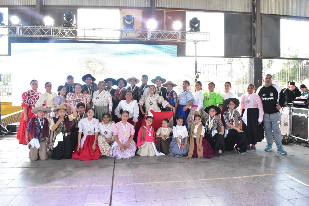 Gran convocatoria en el Primer Encuentro y Certamen de la Academia Renacer de la Danza Gran convocatoria en el Primer Encuentro y Certamen de la Academia Renacer de la Danza
