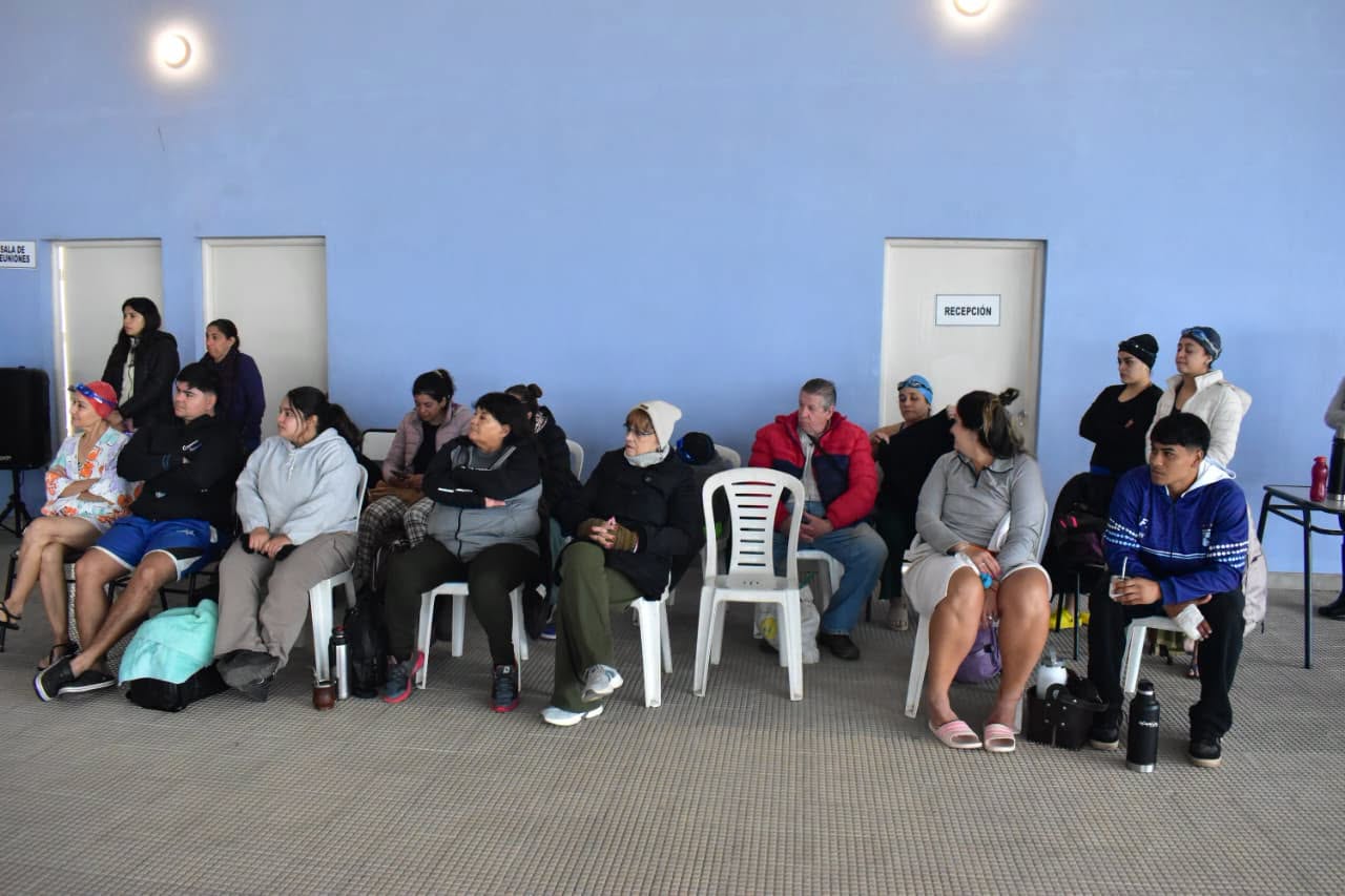Con gran participación comenzó la Clínica Deportiva en el Polideportivo Municipal de Fernández Con gran participación comenzó la Clínica Deportiva en el Polideportivo Municipal de Fernández