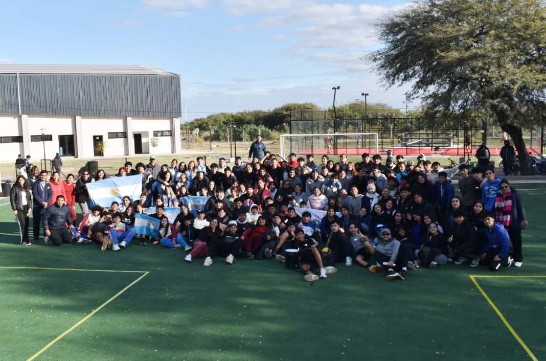 Con gran entusiasmo comenzó el Torneo Municipal Intercolegiales en Fernández Con gran entusiasmo comenzó el Torneo Municipal Intercolegiales en Fernández