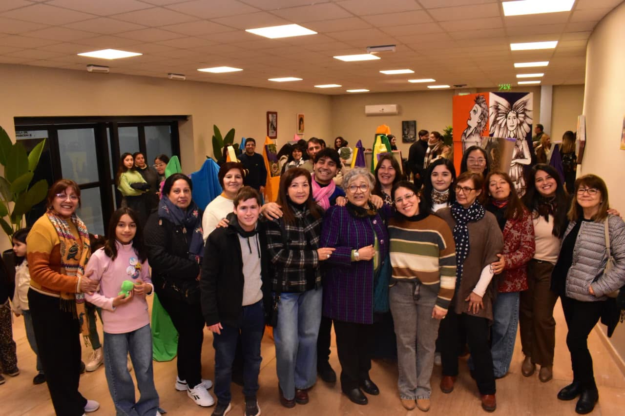 Fernández celebra el arte y la cultura con la muestra “Encuentro con el Arte” Fernández celebra el arte y la cultura con la muestra “Encuentro con el Arte”