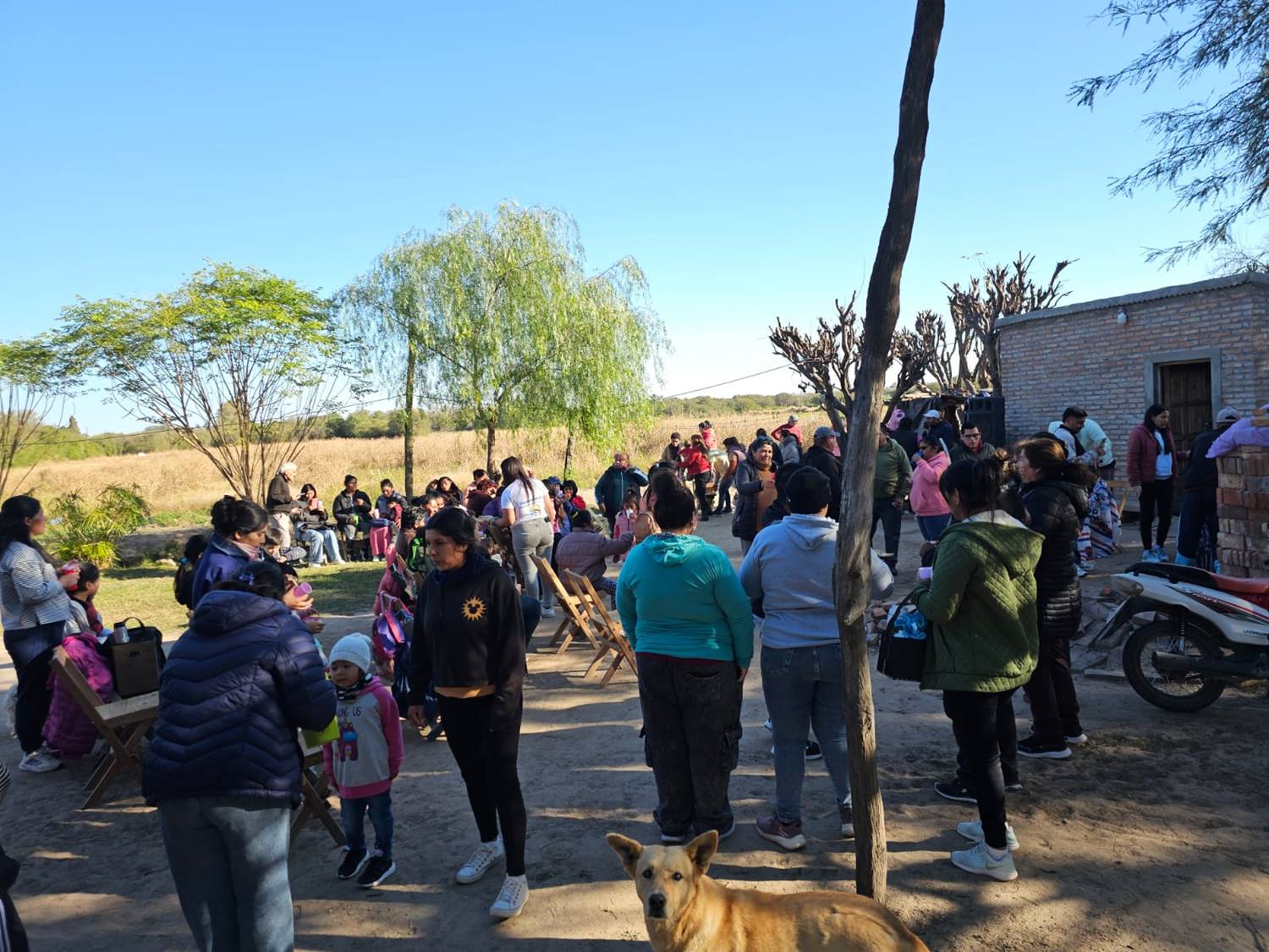 Carlitos Silva fortalece el contacto con los vecinos y suma propuestas para su proyecto de gobierno Carlitos Silva fortalece el contacto con los vecinos y suma propuestas para su proyecto de gobierno