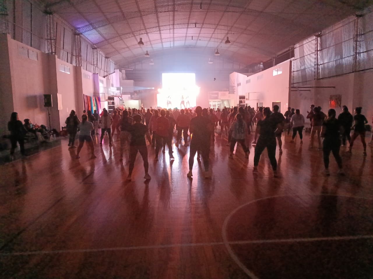 Fernández vivió una jornada a puro ritmo con la segunda edición del Master Dance «Vive y Baila Latinoamérica» Fernández vivió una jornada a puro ritmo con la segunda edición del Master Dance «Vive y Baila Latinoamérica»