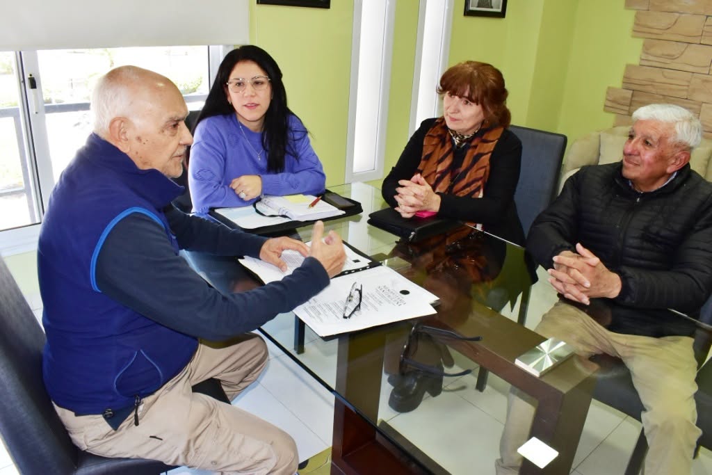 Fernández fortalece su perfil turístico y productivo junto a la Red de la Mesopotamia Santiagueña Fernández fortalece su perfil turístico y productivo junto a la Red de la Mesopotamia Santiagueña