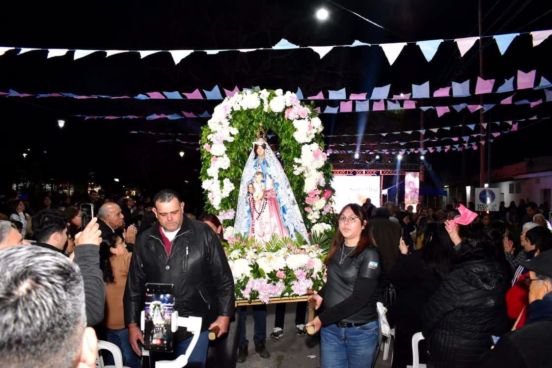 Fernández: Reconocimiento al deporte local y emotiva reapertura del templo parroquial Fernández: Reconocimiento al deporte local y emotiva reapertura del templo parroquial