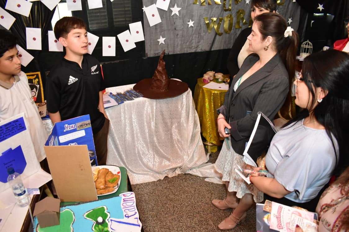 Fernández: La Intendente recorrió la Muestra Pedagógica del Colegio Nuestra Señora del Rosario Fernández: La Intendente recorrió la Muestra Pedagógica del Colegio Nuestra Señora del Rosario